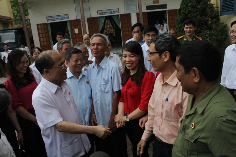 ປະທານສະພາແຫ່ງຊາດຫງວຽນຊິງຮູ່ງພົບປະກັບຜູ້ມີສິດເລືອກຕັ້ງແຂວງຮ່າຕີ້ງ